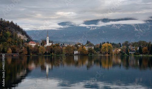 Obraz na płótnie Assumption of mary pilgrimage church on lake bled, surrounded by mountains and colorful autumn foliage, Slovenia w salonie