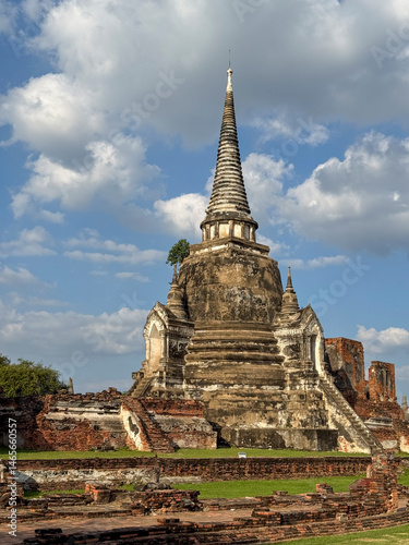 Obraz na płótnie People visiting the famous Wat Maha That Buddhist temple landmark, peaceful sacred place of worship with ancient construction. Historical Thai heritage and culture, brick monument. w salonie