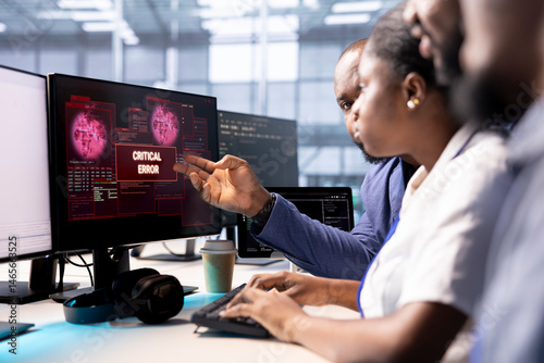 Obraz na płótnie Cybersecurity coworkers monitoring security incidents affecting server hub network system, alerted by security breach alert, brainstorming ways to eliminate danger, protecting infrastructure w salonie
