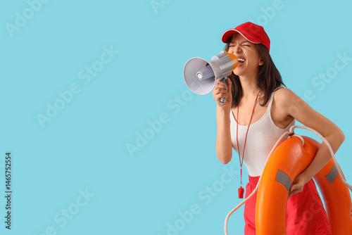 Female lifeguard with rescu...