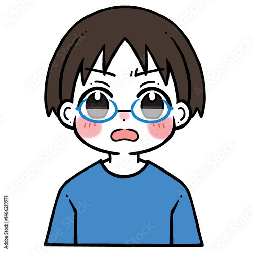 凄く怒った顔の眼鏡の男の子