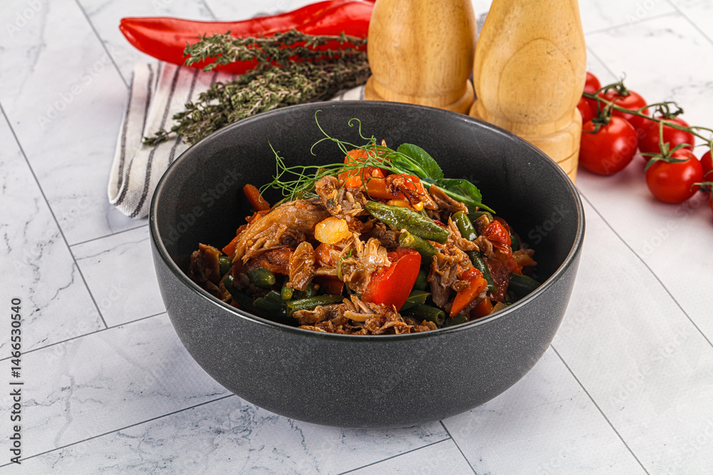 Gourmet shredded meat with vegetables