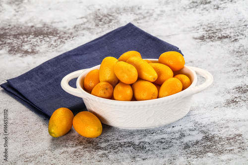 Obraz na płótnie Sweet juicy tropical fruit kumquat w salonie