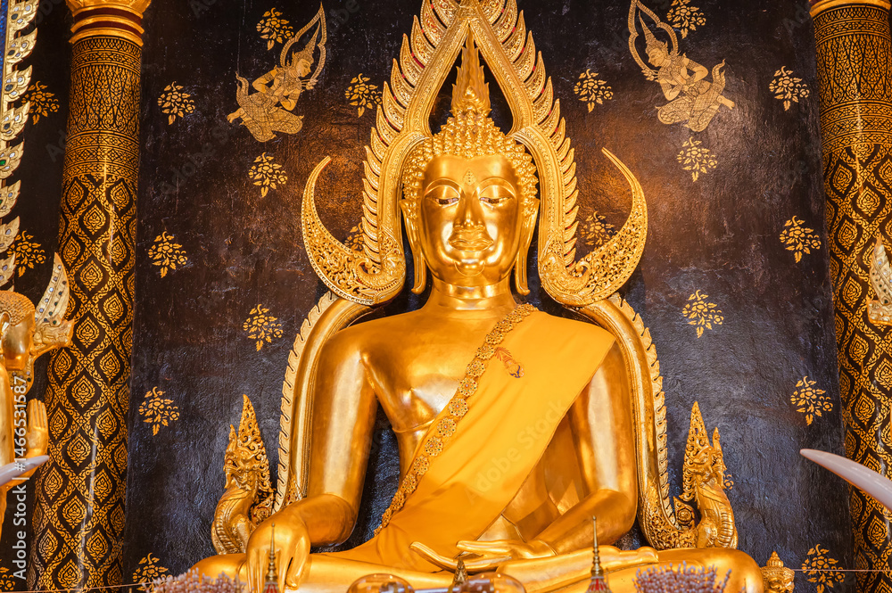 Fototapeta premium Golden Buddha