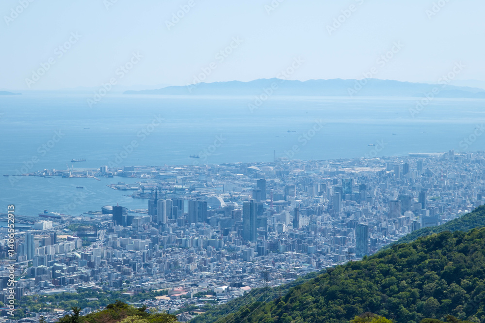 Fototapeta premium 六甲山上から神戸市と遠くに淡路島を臨む