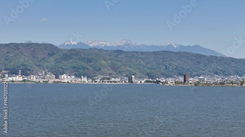 長野県にある諏訪湖の風景を撮影しました。諏訪湖は、長野県岡谷市、諏訪郡下諏訪町、諏訪市にまたがる湖です。