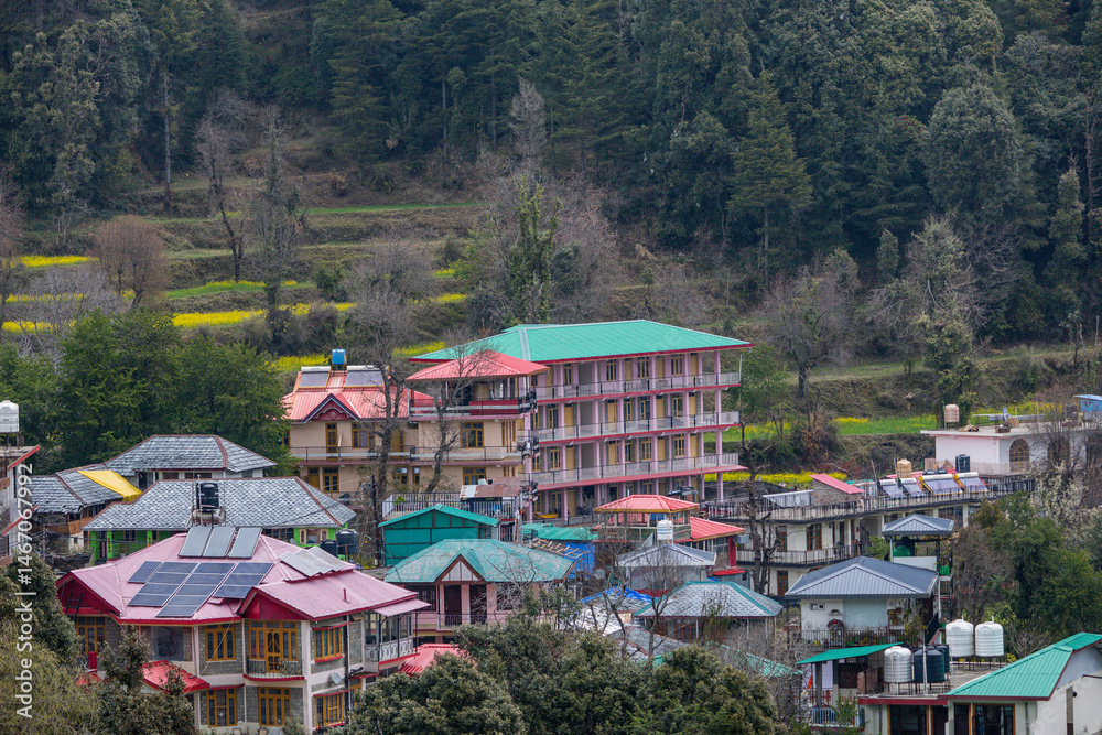 Obraz premium Town of Dharamkot in Dharmashala