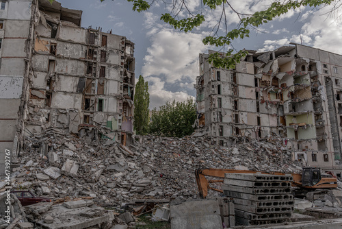 A destroyed apartment building after a bombing in Kharkiv, Ukraine. The building will now be demolished and dismantled with the support of the UN and Japan.