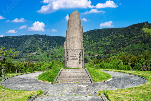 Obraz na płótnie Kriegerdenkmal du Donon in den Vogesen w salonie