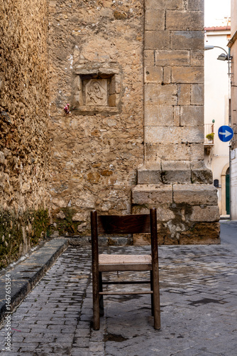 Chair and religious wall relief in Niscemi alley