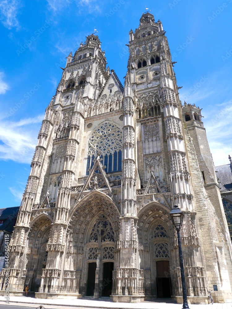 Fototapeta premium Saint Gatien Cathedral in Tours – Exterior View of Gothic Architecture
