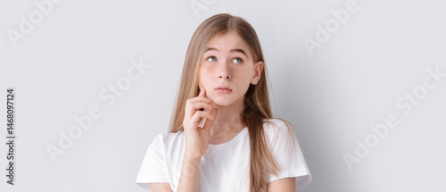 Sad teenage girl on light b...