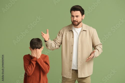 Young father and his sad li...