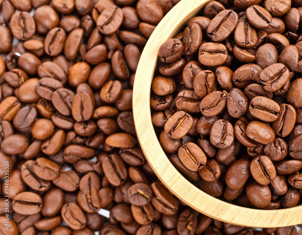 Naklejka premium Vibrant backdrop of rich brown Arabica coffee beans, their plump forms hinting at aroma of freshly brewed coffee