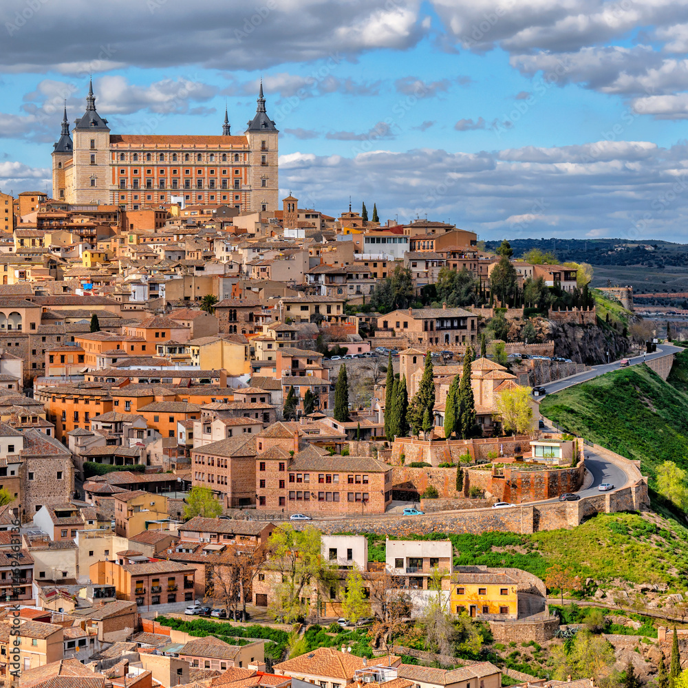 Naklejka premium Toledo with Alcazar castle at sunset, Castilla-La Mancha, Spain 