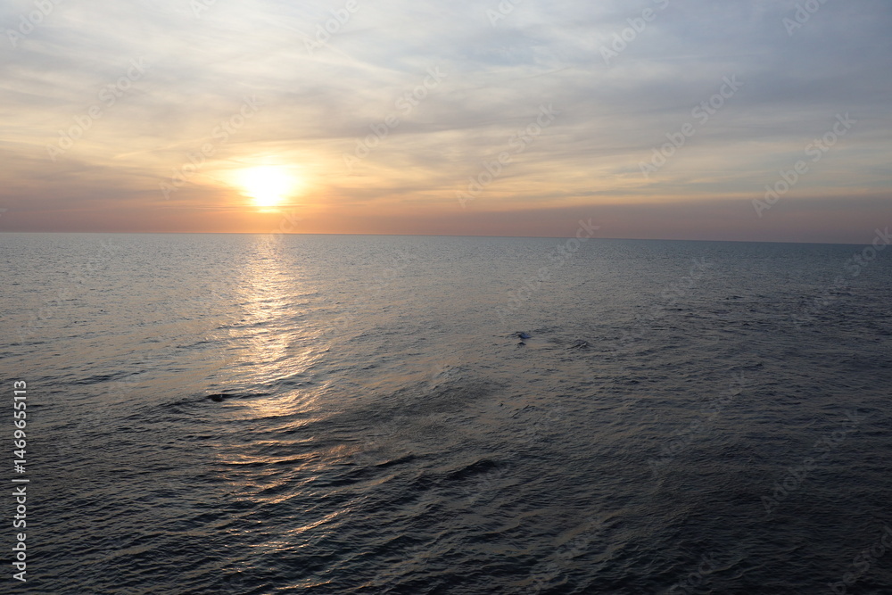 Obraz premium sunset, sea, ocean, water, sky, sun, beach, nature, sunrise, clouds, cloud, landscape, wave, orange, evening, waves, horizon, blue, coast, beautiful, summer, light, sunlight, red, morning