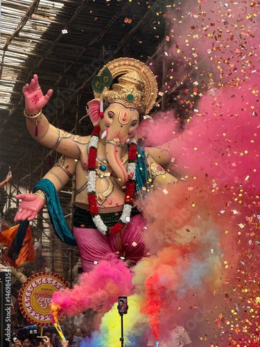 фотографія Vibrant scene of Lord Ganesha being honored during the Ganesh Chaturthi festival in India