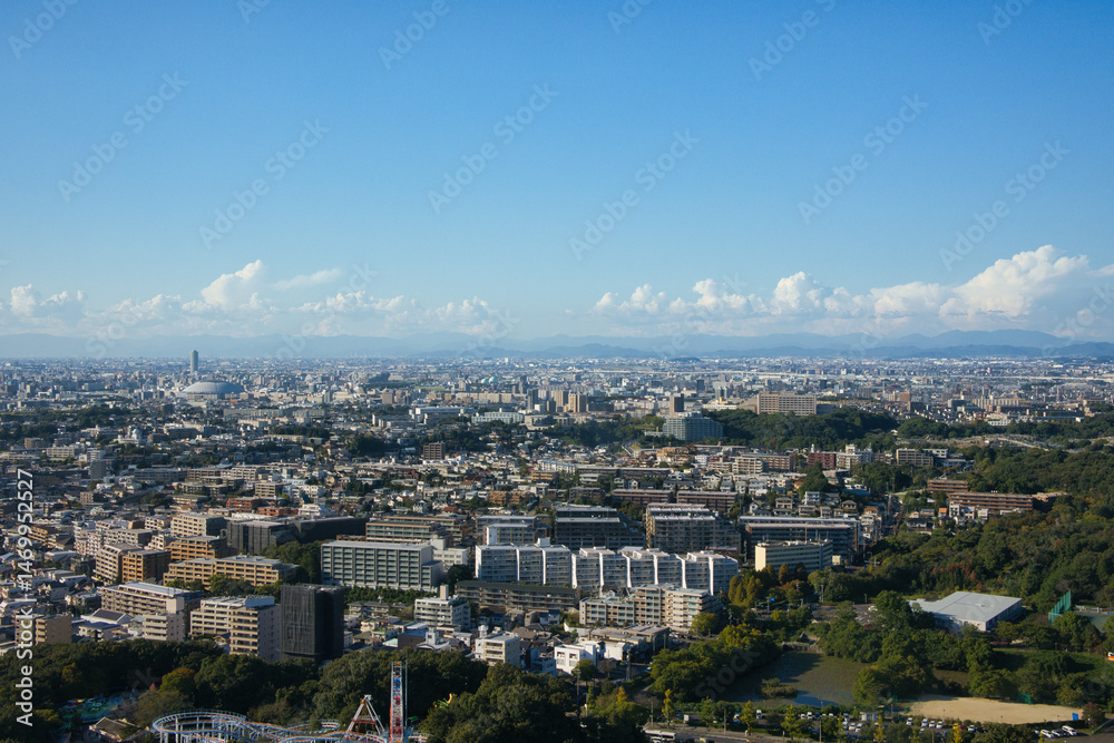 Obraz premium 快晴の名古屋ドーム周辺の都市風景