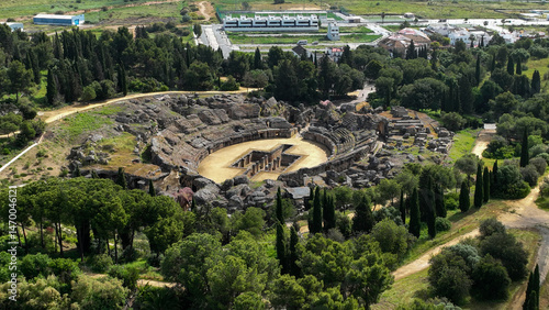 vista aérea del anfiteatro de la ciudad romana de Itálica,, Andalucía