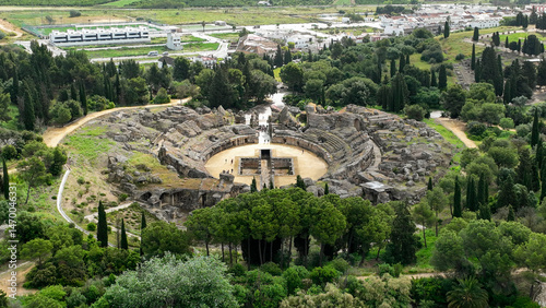 Fototapeta Naklejka Na Ścianę i Meble -  vista aérea del anfiteatro de la ciudad romana de Itálica, España	