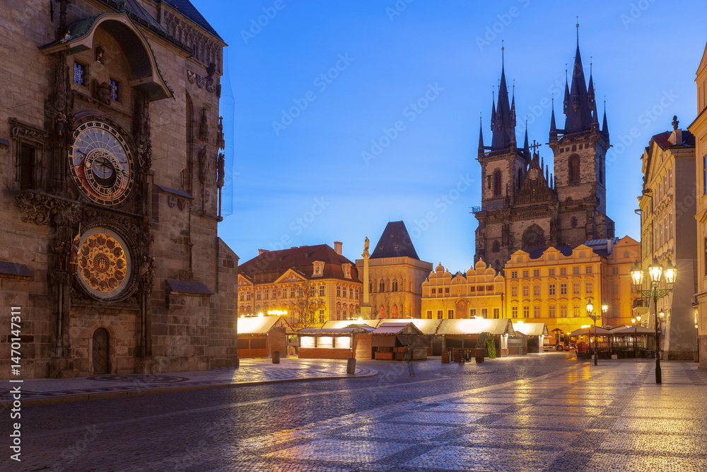 Obraz premium Astronomical Clock and Church of Our Lady before Tyn, Prague, Czech Republic