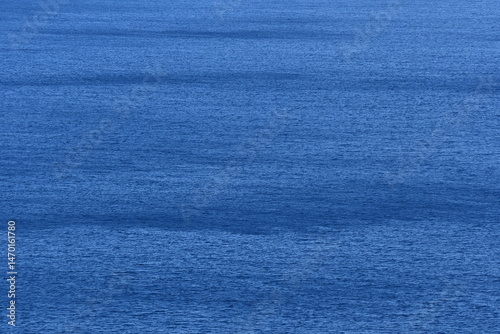Vento no meio do oceano azul