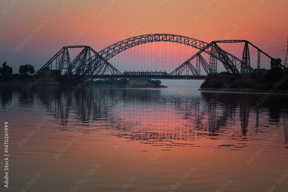 Naklejka premium Sun setting down on the Lansdowne Bridge at the Indus River, Sukkur, Sindh, Pakistan