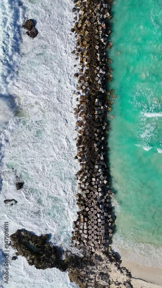 Rompe olas, Punta Cancún.