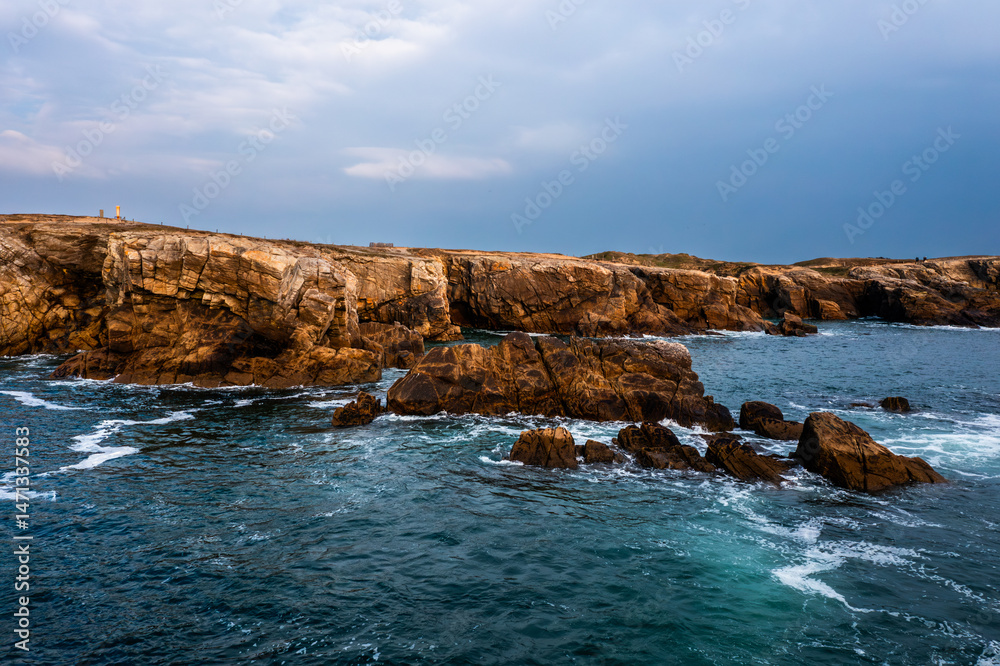Obraz premium Beautiful ocean landscape from a drone. View of the ocean, rocks and sand.