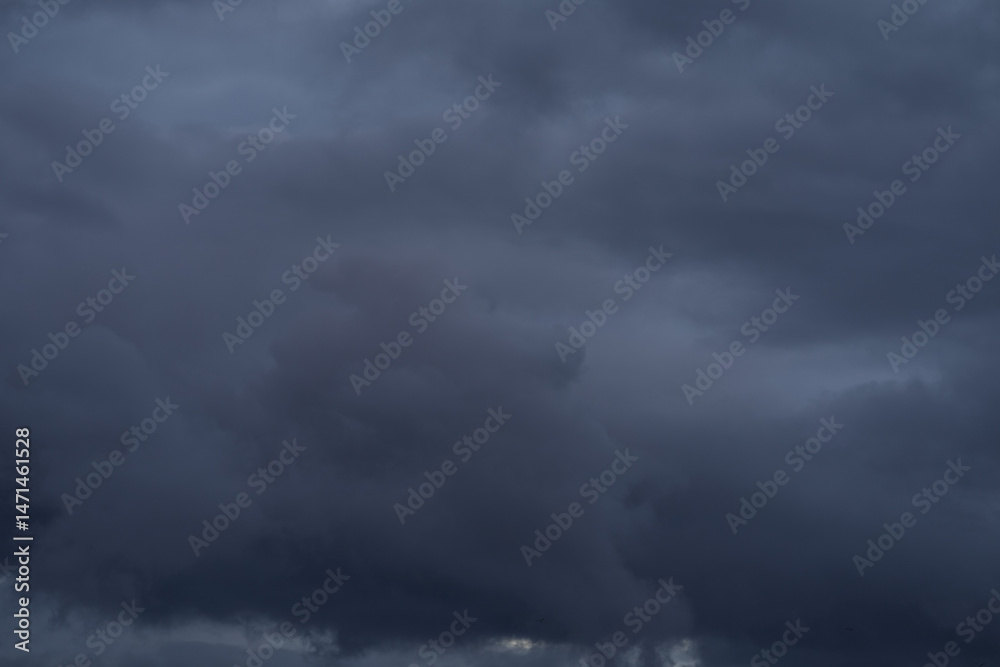 Obraz premium Dramatic clouds on sky before storm