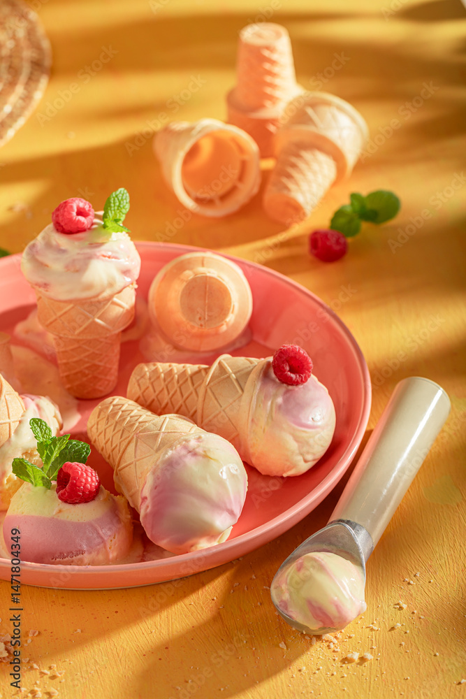 Fresh and homemade raspberry ice cream as a summer dessert.