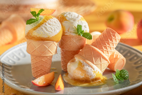 Obraz na płótnie Homemade and tasty peach ice cream as a summer dessert. w salonie