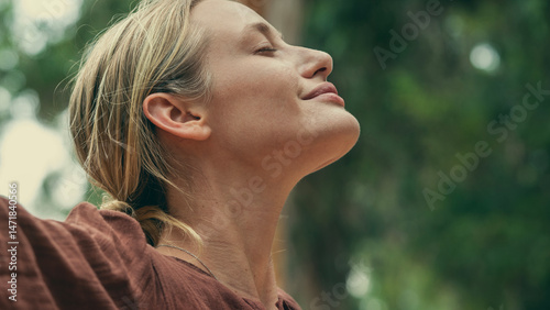 фотографія Woman raising her arms and embracing nature