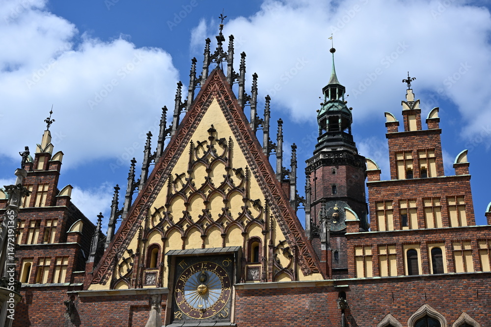 Fototapeta premium pięknie zdobiony budynek ratusza we Wrocławiu Polska