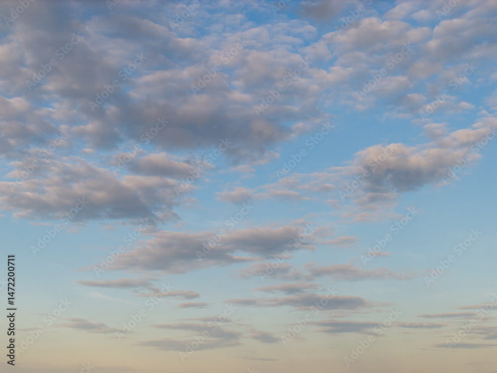 Obraz premium Celestial Canvas: Sunset-Illuminated Cloud Kingdom from Above