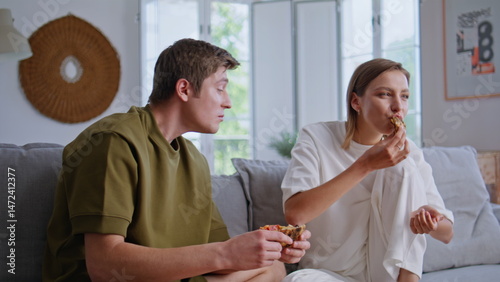 Obraz na płótnie Hungry friends enjoying pizza watching TV at home sofa closeup. Happy people w salonie
