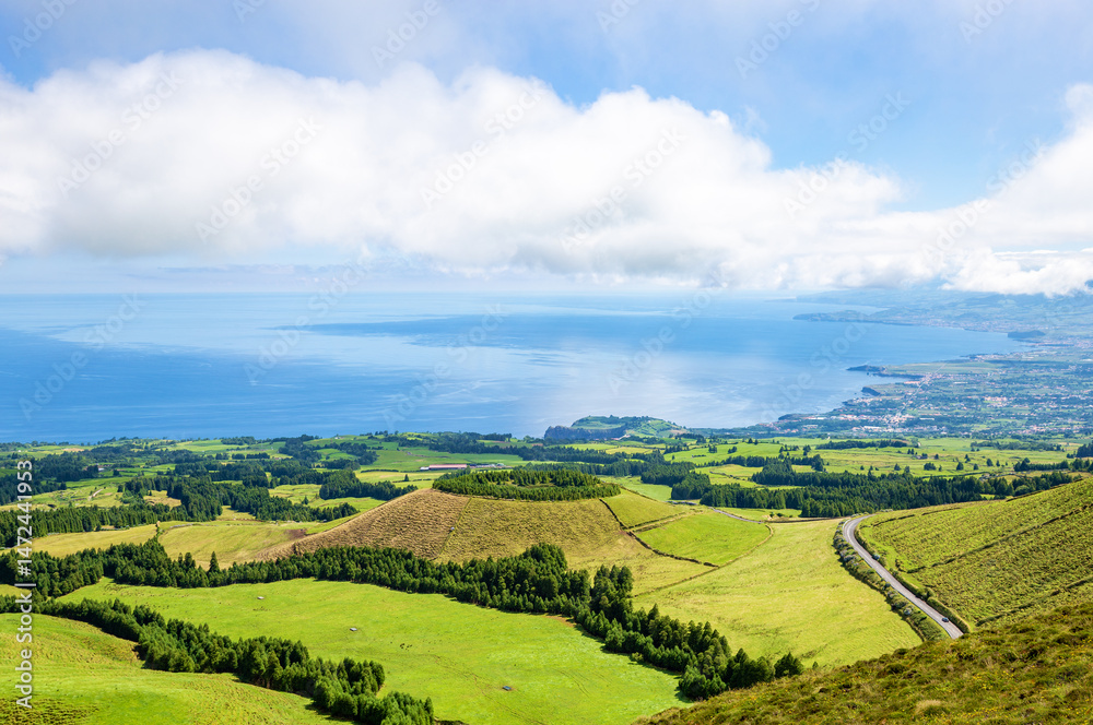 Obraz premium Volcano Lagoa de Pau Pique, Island Sao Miguel, Azores, Portugal, Europe.