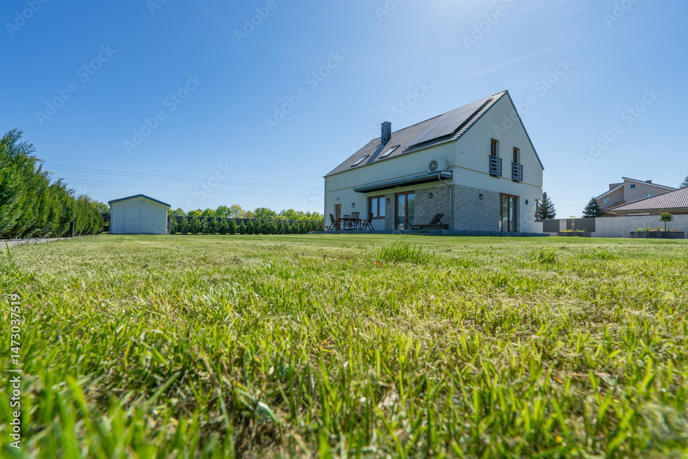 New build fully detached house with green lawn