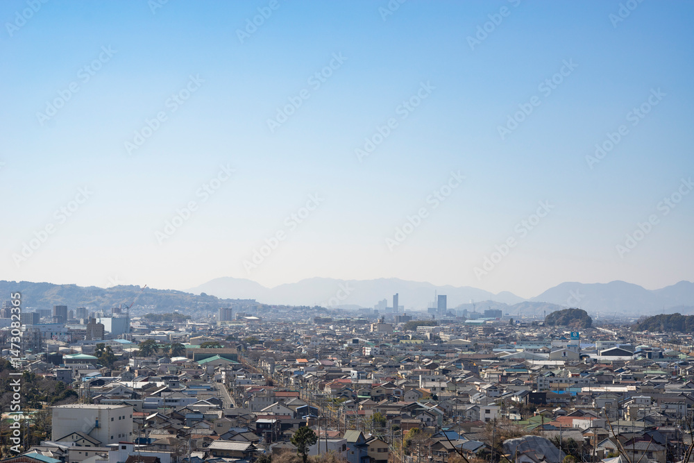 Obraz premium 東海道本線沿いの静岡県静岡市清水区の街並み