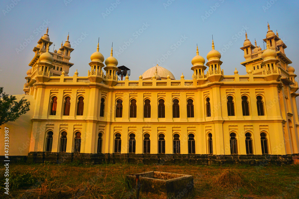 Obraz premium Beautiful Mosque Located In Dhaka, Bangladesh (South Town Jame Masjid) 