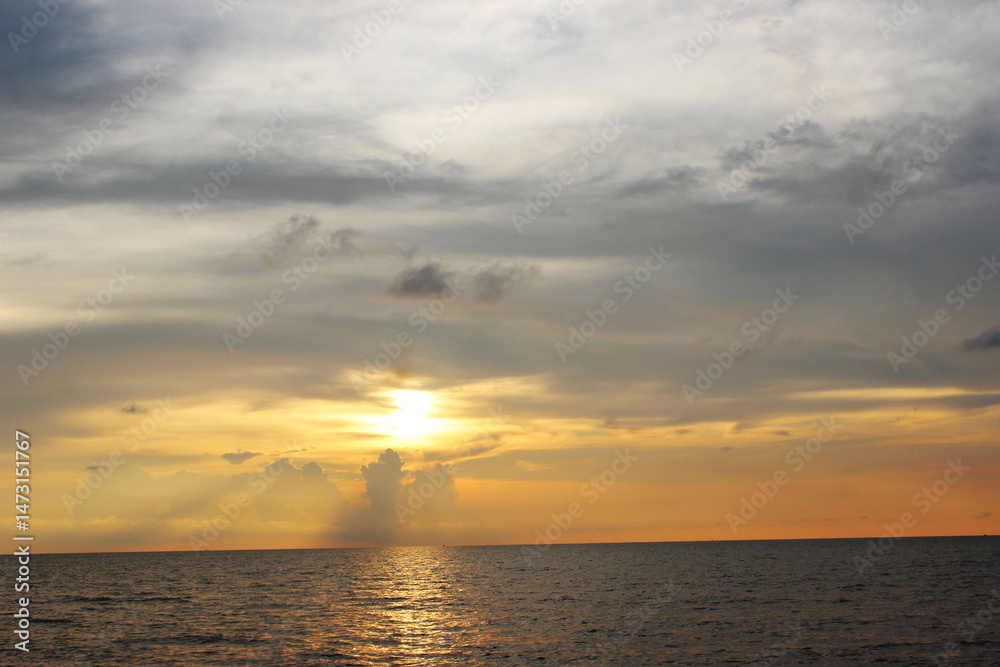 Fototapeta premium sunset in the sea
