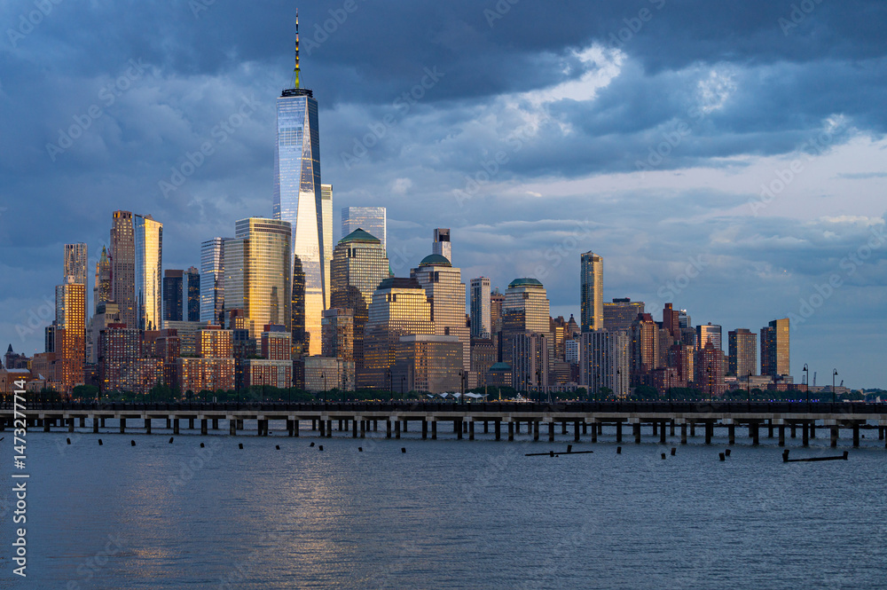 Obraz premium NYC skyline with skyscrapers. Manhattan and Brooklyn. New York City skyline with Hudson River views. Downtown NYC. New York from waterfront skyline. Tower of of New York.