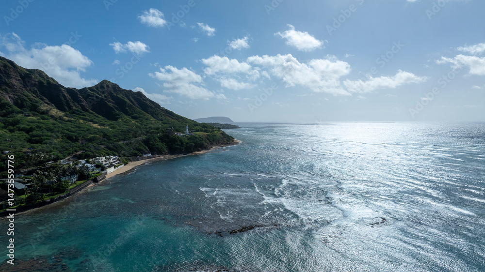 Fototapeta premium Aerial view of Pacific Ocean and Diamond Head lighthouse