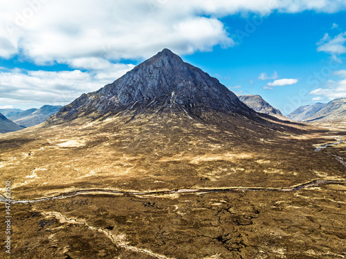 Obraz na płótnie Buachaille Etive Mòr or The Buachaille from a drone, Glen Etive, Highlands, Scotland w salonie