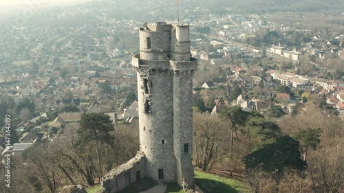 prise de vue au drone de la tour de Montlhéry