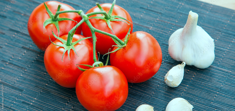 Garlic and tomatoes