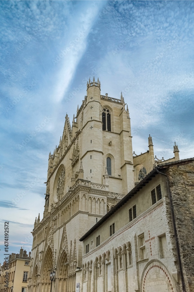 Fototapeta premium Vieux-Lyon, Saint-Jean-Baptiste cathedral