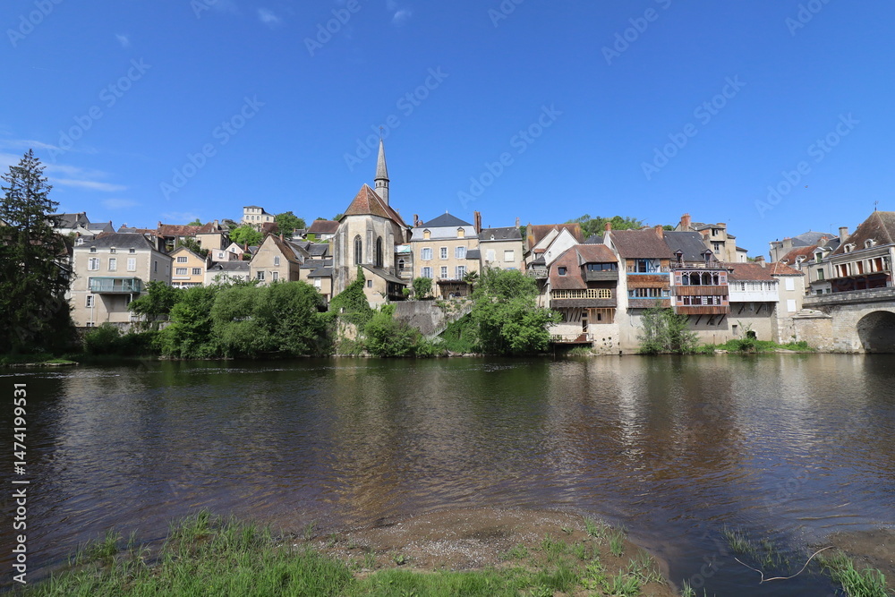 Obraz premium Maisons typiques le long de la rivière la Creuse, ville d'Argenton sur Creuse, département de l'Indre, France