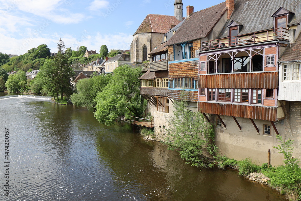 Obraz premium Maisons typiques le long de la rivière la Creuse, ville d'Argenton sur Creuse, département de l'Indre, France