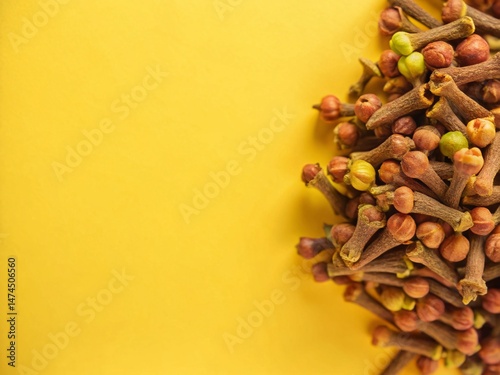 Fresh Green Cloves Spice, Aromatic Ingredient, Culinary Herb, Healthy Food, Cooking Ingredient